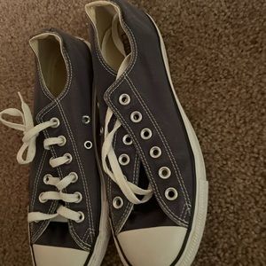 Navy blue low top converse